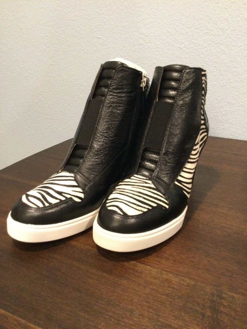 L. Paolo Filipa2-L Size 8 Black Zebra Wedge Sneakers